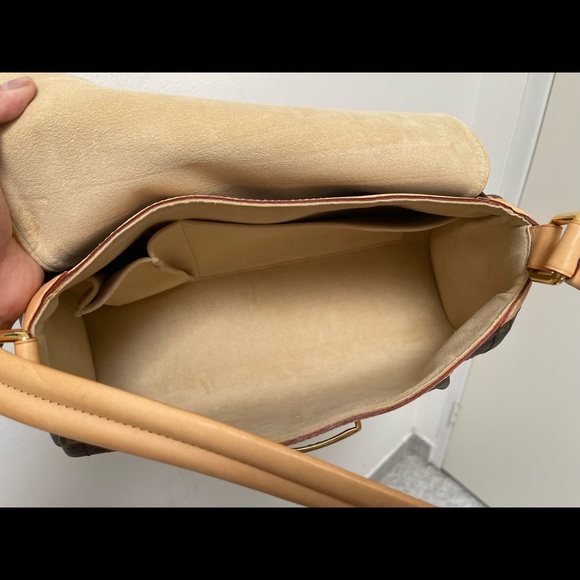 Louis Vuitton Beverly Handbag
Monogram Canvas MM great condition w/ dust bag - Picture 7 of 10